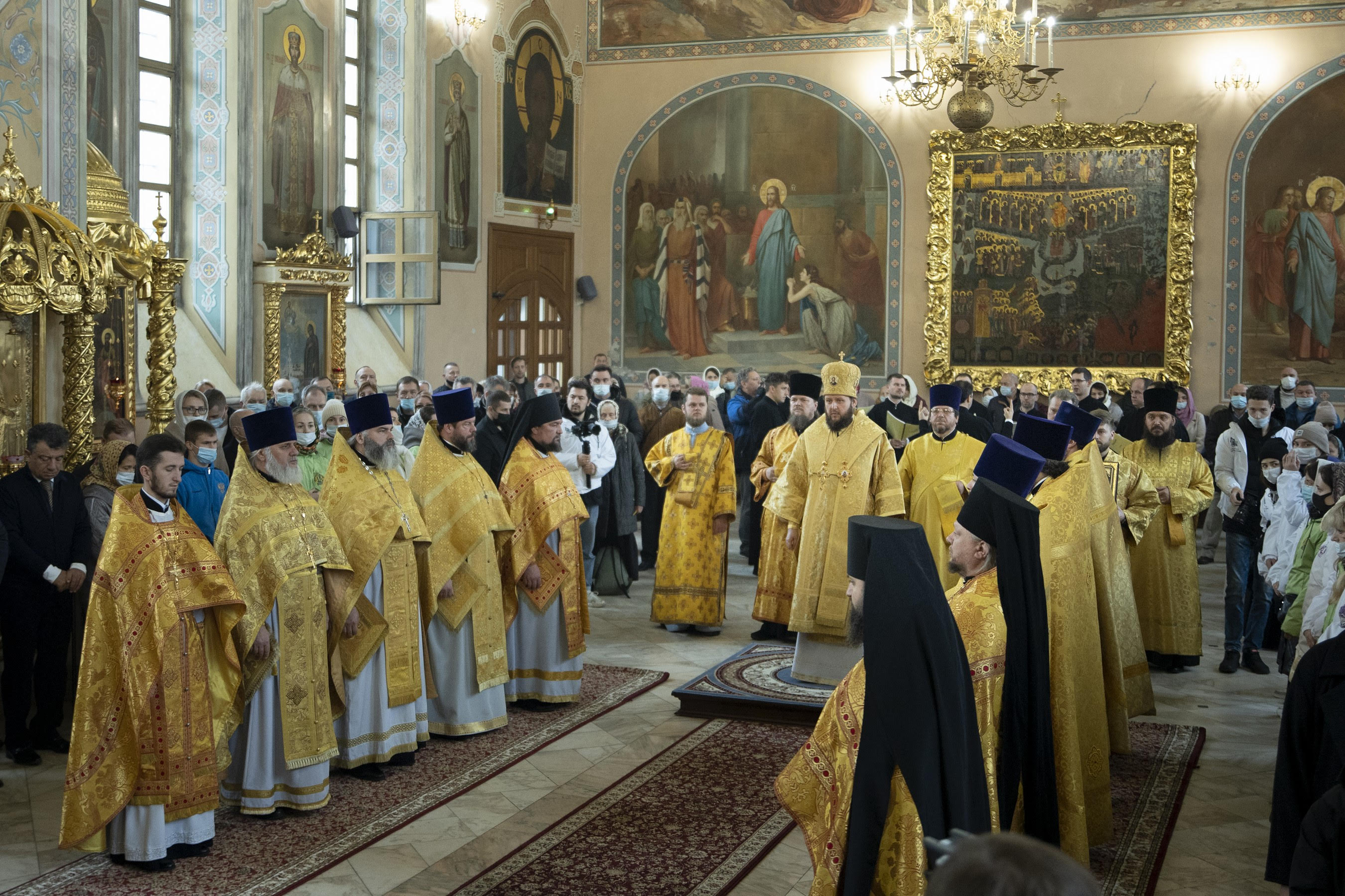 Руководители кинокомпании «Союз Маринс Групп» поздравили настоятеля Вознесенской Давидовой пустыни с 10-летием игуменской хиротонии