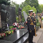 На Новодевичьем кладбище возложили венки к могилам прославленных адмиралов