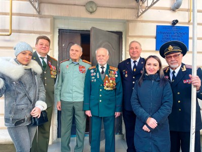 Сотрудники отеля Yalta Intourist поздравили ветеранов с Днём защитника Отечества