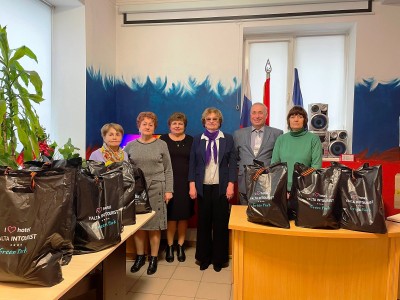 Отель Yalta Intourist поздравил с 8 Марта женщин-ветеранов
