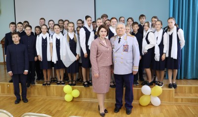 «Разговоры о важном» о любви к Родине в православной гимназии провёл генерал-лейтенант Вячеслав Каныгин