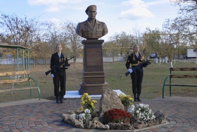 Открытие памятника Герою России Сергею Александровичу Фирсову в Крыму