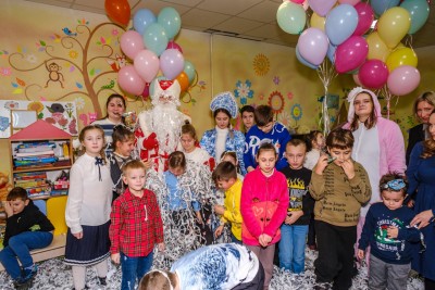 Сотрудники отеля Yalta Intourist поздравили воспитанников Ялтинского реабилитационного центра с новогодними праздниками