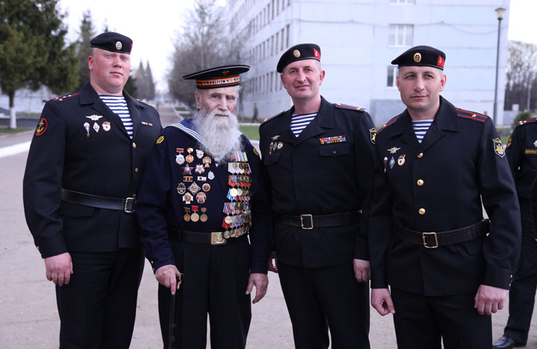 Встреча ветеранов с парадным полком морской пехоты при поддержке кинокомпании «Союз Маринс Групп»